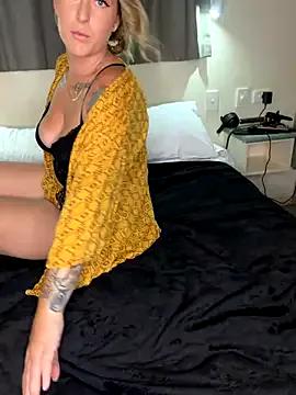 OdetteDelane — FIST her pussy