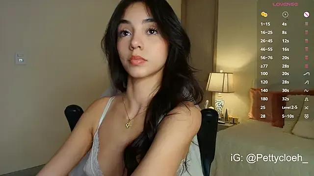 Freechat PettyCloeh on StripChat