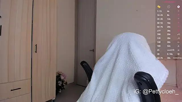 Freechat PettyCloeh on StripChat