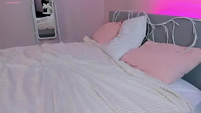 Sara_Robinson on StripChat 
