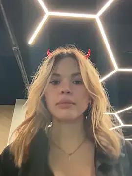 StripChat SMELLSEX is Freechat SMELLSEX — I AND COACH GIRL IN MENS SHOWER CUMNAKED