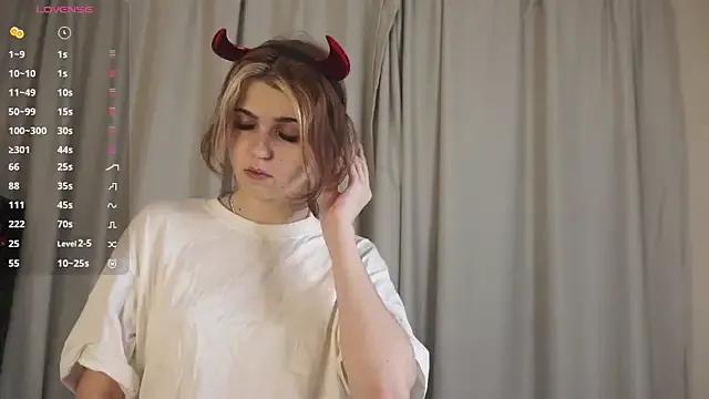 StripChat Sofia_Tetsu is Freechat Sofia_Tetsu — flash bra + squeeze tits