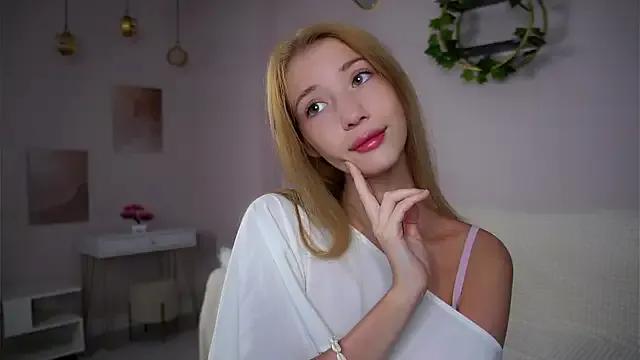 Freechat SunnivaCovil on StripChat