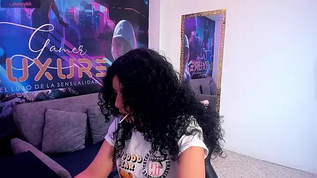Zoee_Martins on StripChat 