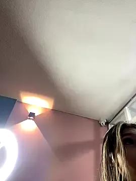 Avatar of ZoeMillerPink_